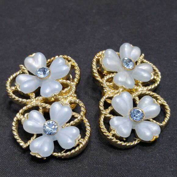 Kramer Blue Rhinestone Flower Clip Earrings, Lucite Gold Plated, 1950s Vintage - Picture 6 of 10